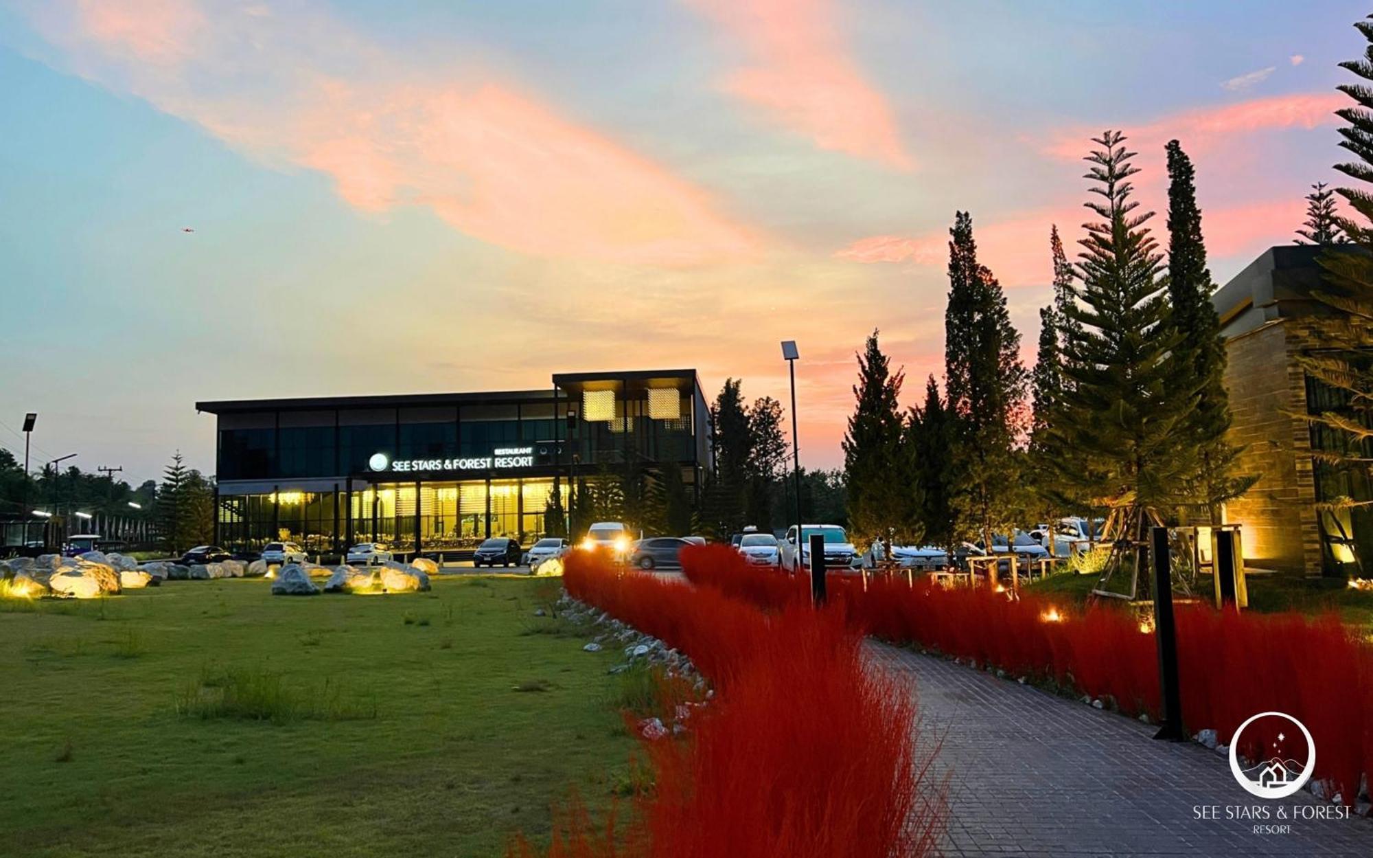 See Stars & Forest Resort Amphoe Sawang Daen Din Bagian luar foto