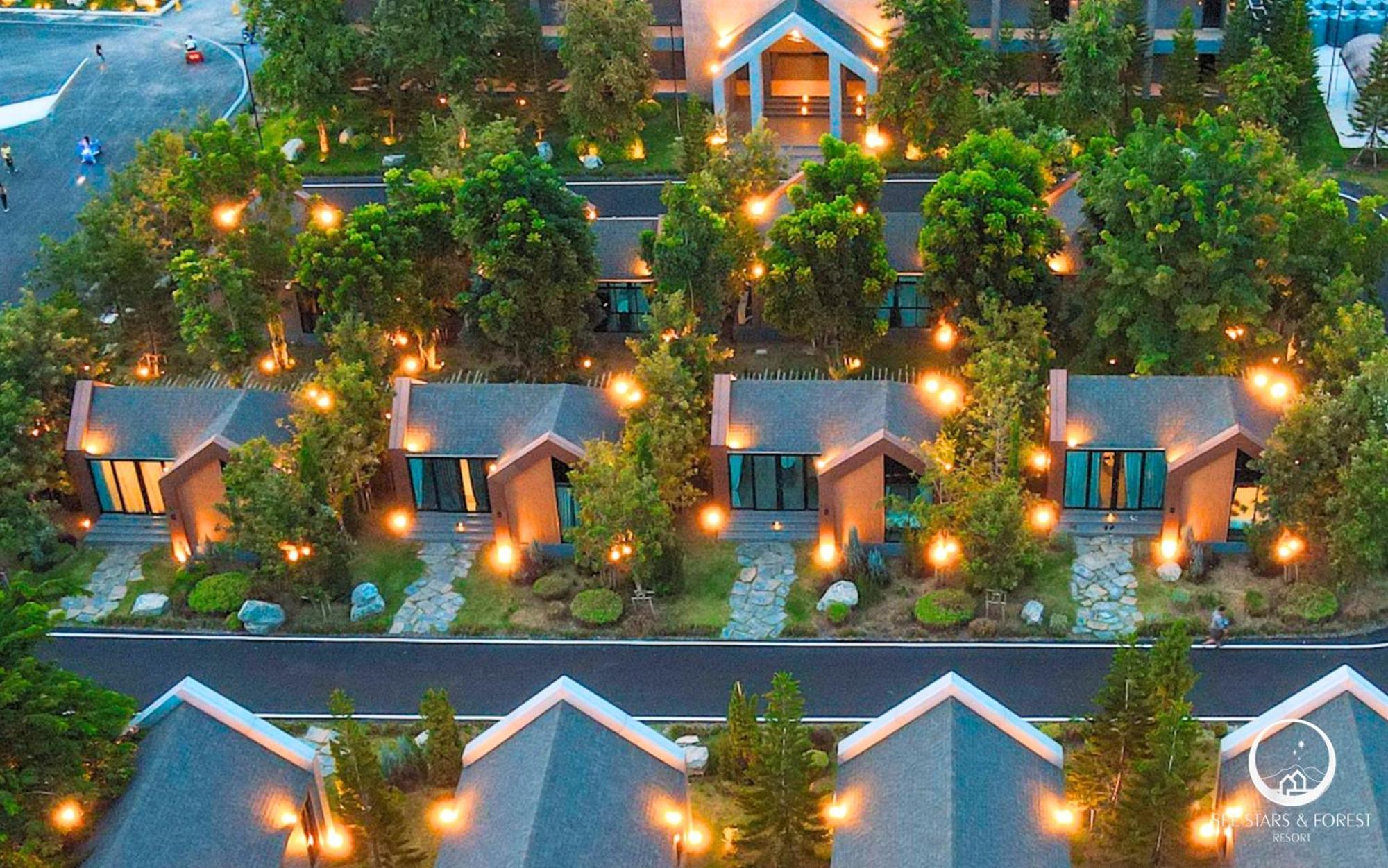 See Stars & Forest Resort Amphoe Sawang Daen Din Bagian luar foto