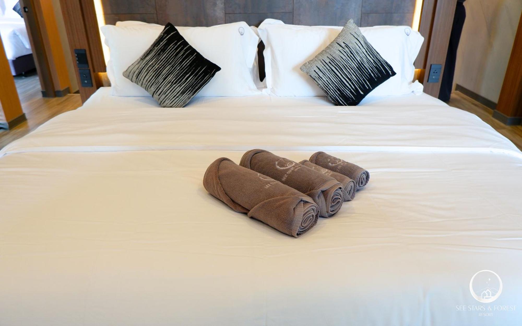 See Stars & Forest Resort Amphoe Sawang Daen Din Bagian luar foto