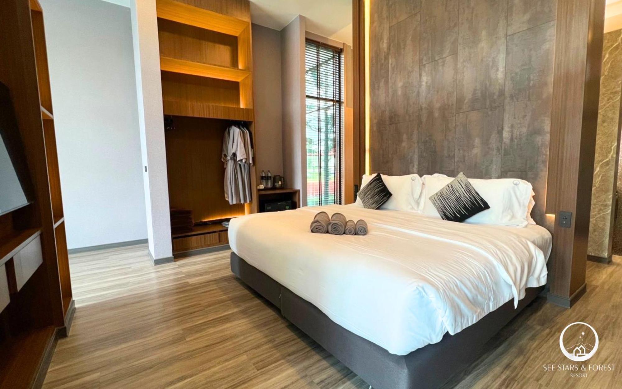 See Stars & Forest Resort Amphoe Sawang Daen Din Bagian luar foto