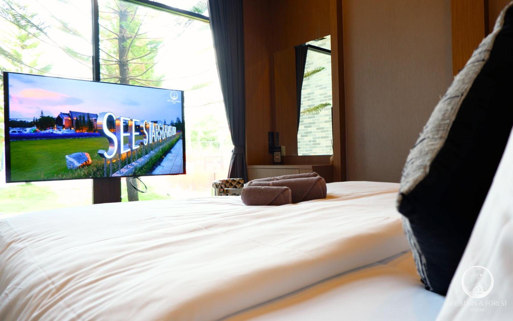 See Stars & Forest Resort Amphoe Sawang Daen Din Bagian luar foto