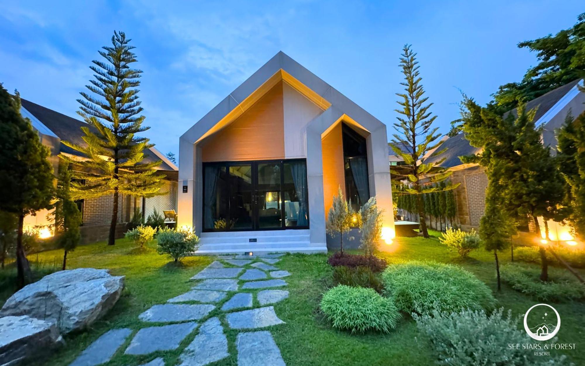 See Stars & Forest Resort Amphoe Sawang Daen Din Bagian luar foto