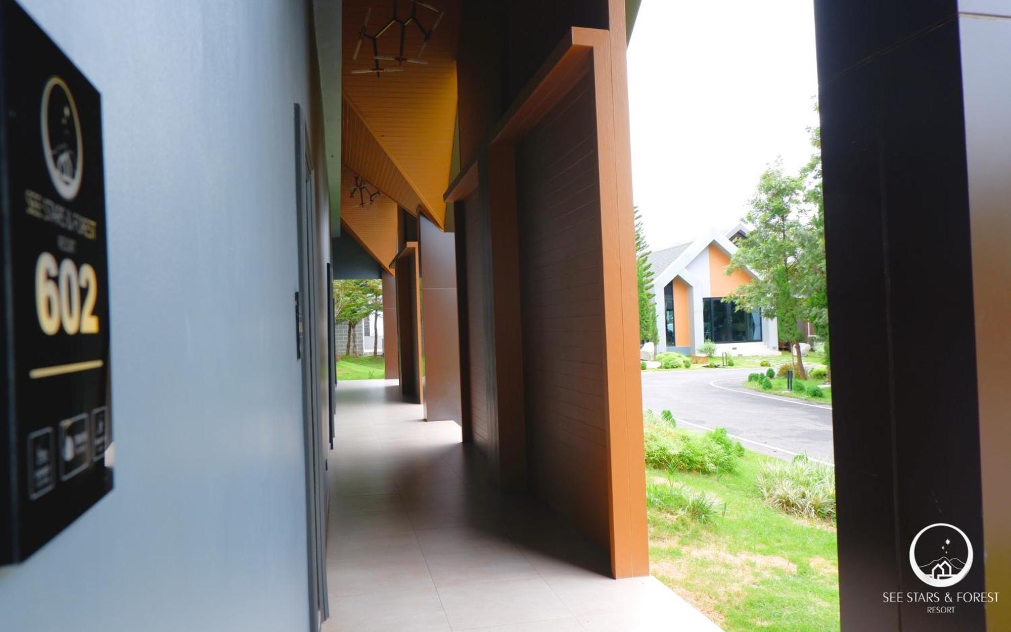 See Stars & Forest Resort Amphoe Sawang Daen Din Bagian luar foto
